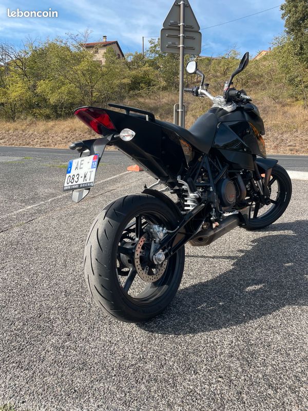 KTM 690 Duke premiere main