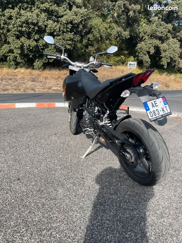KTM 690 Duke premiere main
